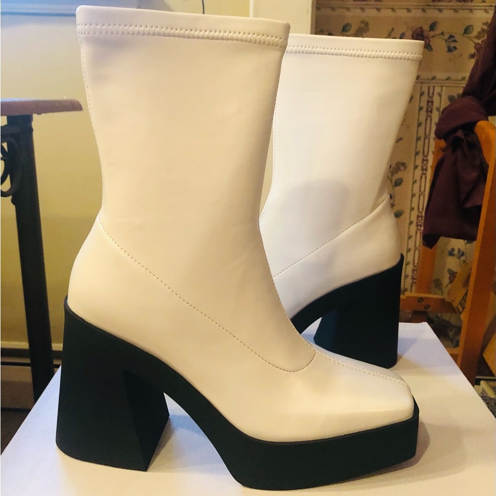 NWTIB Lemon Drop by Privileged Angel Colby Ankle Boots